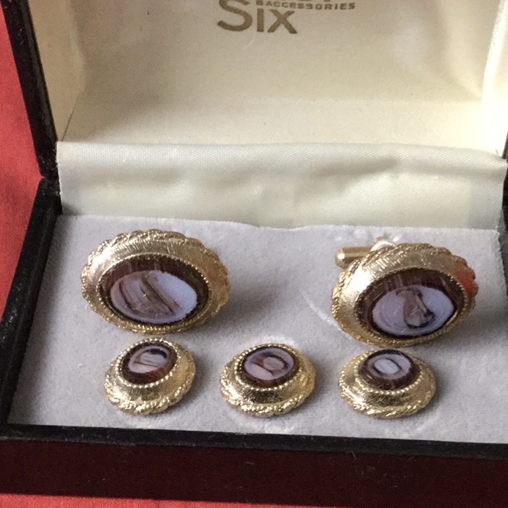 Tuxedo cufflinks w/three stud pins for shirt front